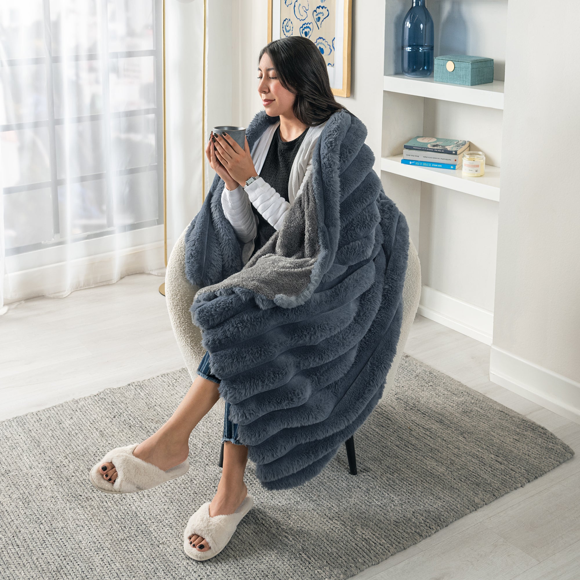 VIANNEY Cobertor Con Textura De Franjas En Relieve Con Interior De Borrega Premium Everest Denim