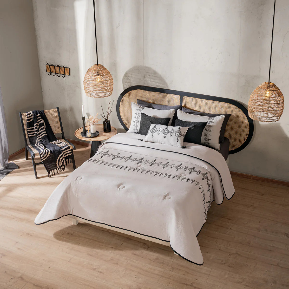 VIANNEY Juego De Edredón Bordado Doble Vista Con Fundas Y Cojín Ixtlán