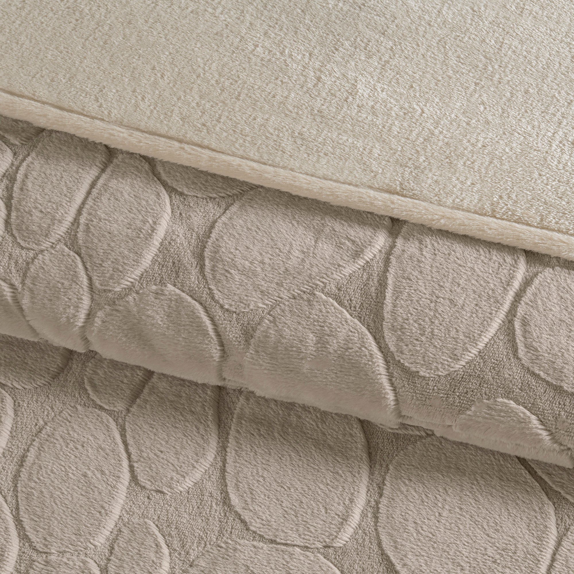 VIANNEY Cobertor Con Textura En Relieve Con Interior De Borrega Premium Everest Avellana