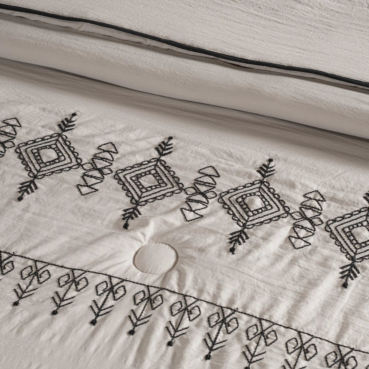 VIANNEY Juego De Edredón Bordado Doble Vista Con Fundas Y Cojín Ixtlán